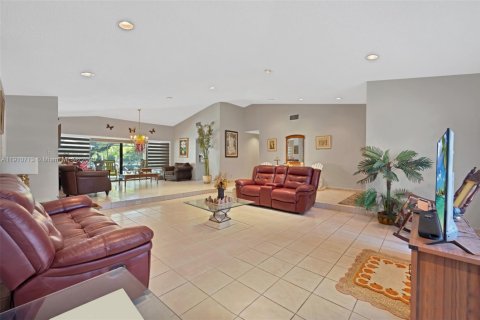 House in Pinecrest, Florida 4 bedrooms, 304.72 sq.m. № 1988475 - photo 6