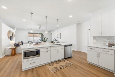 Villa ou maison à vendre à Tampa, Floride: 4 chambres, 224.82 m2 № 2431640 - photo 10