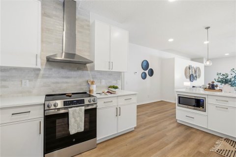 Villa ou maison à vendre à Tampa, Floride: 4 chambres, 224.82 m2 № 2431640 - photo 9