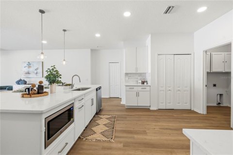 Villa ou maison à vendre à Tampa, Floride: 4 chambres, 224.82 m2 № 2431640 - photo 7