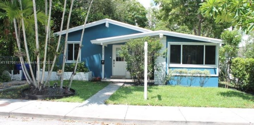 House in Miami, Florida 3 bedrooms, 104.05 sq.m. № 1895649