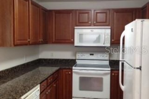 Townhouse in Saint Petersburg, Florida 3 bedrooms, 156.54 sq.m. № 2285558 - photo 10