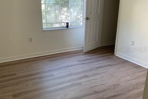 Townhouse in Saint Petersburg, Florida 3 bedrooms, 156.54 sq.m. № 2285558 - photo 3