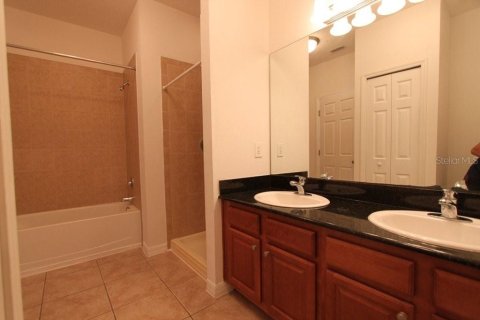 Townhouse in Saint Petersburg, Florida 3 bedrooms, 156.54 sq.m. № 2285558 - photo 7