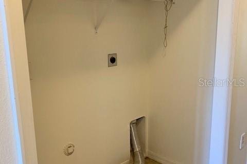 Townhouse in Saint Petersburg, Florida 3 bedrooms, 156.54 sq.m. № 2285558 - photo 9