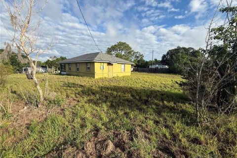 Купить виллу или дом в Лейк-Уэльс, Флорида 5 комнат, 105.26м2, № 2208300 - фото 2