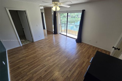 Condo in Orlando, Florida, 2 bedrooms  № 1841217 - photo 4