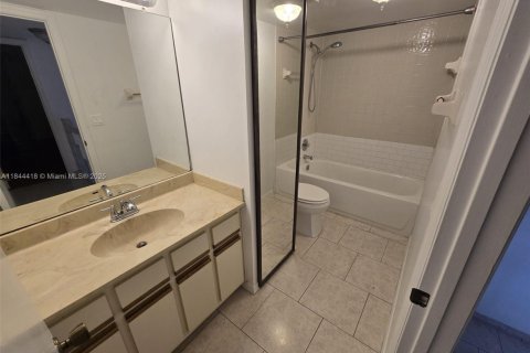 Condo in Orlando, Florida, 2 bedrooms  № 1841217 - photo 9