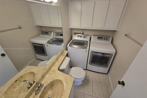 Condo in Orlando, Florida, 2 bedrooms  № 1841217 - photo 17