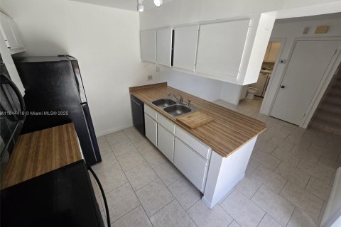 Condo in Orlando, Florida, 2 bedrooms  № 1841217 - photo 18