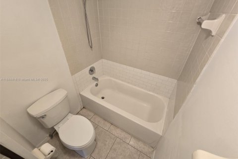 Condo in Orlando, Florida, 2 bedrooms  № 1841217 - photo 11