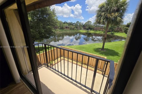 Condo in Orlando, Florida, 2 bedrooms  № 1841217 - photo 5