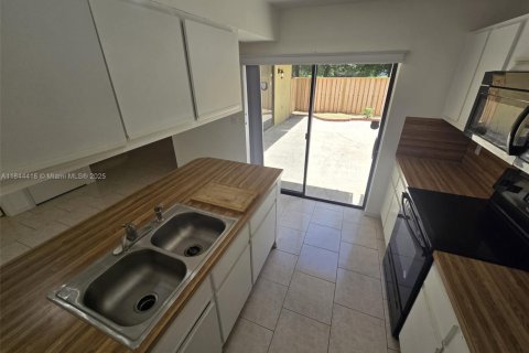 Condo in Orlando, Florida, 2 bedrooms  № 1841217 - photo 20