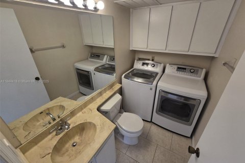 Condo in Orlando, Florida, 2 bedrooms  № 1841217 - photo 22
