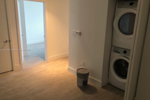 Condominio en venta en North Miami Beach, Florida, 2 dormitorios, 103.59 m2 № 1978253 - foto 12