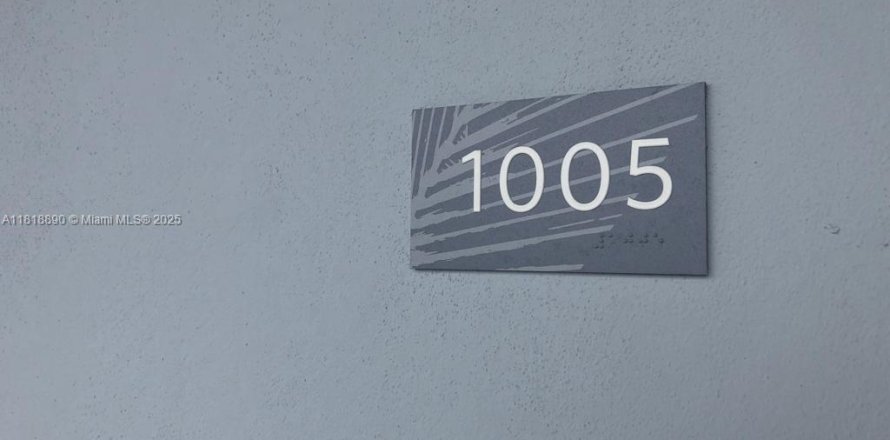 Condominio en North Miami Beach, Florida, 2 dormitorios № 1978253