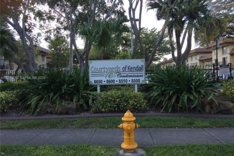 Appartement à louer à Miami, Floride: 2 chambres, 83.7 m2 № 2056727 - photo 1