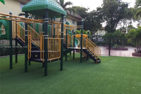 Appartement à louer à Miami, Floride: 2 chambres, 83.7 m2 № 2056727 - photo 2