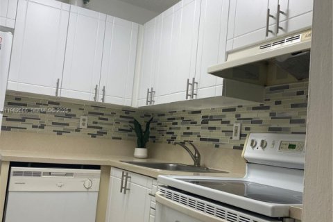 Appartement à louer à Miami, Floride: 2 chambres, 83.7 m2 № 2056727 - photo 5