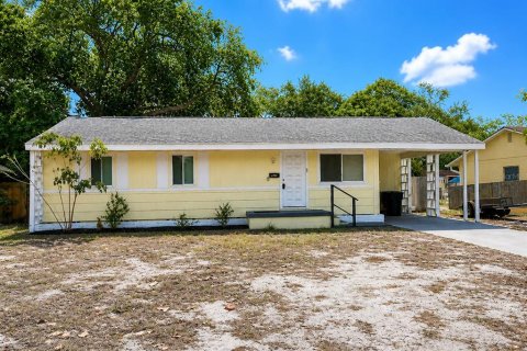 House in Saint Petersburg, Florida 3 bedrooms, 98.48 sq.m. № 2105308