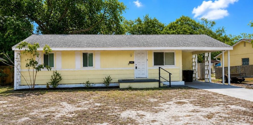 House in Saint Petersburg, Florida 3 bedrooms, 98.48 sq.m. № 2105308