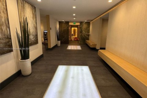 Copropriété à vendre à Miami, Floride: 2 chambres, 101.54 m2 № 1967913 - photo 11
