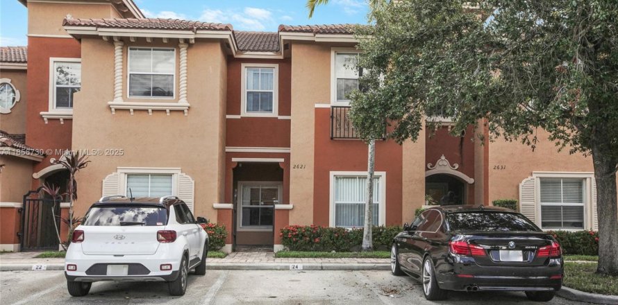 Condominio en Miramar, Florida, 3 dormitorios  № 1887303