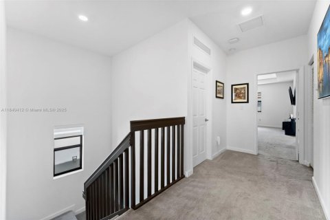 House in Hialeah, Florida 4 bedrooms, 201.97 sq.m. № 1980151 - photo 15