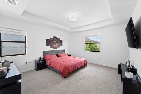 House in Hialeah, Florida 4 bedrooms, 201.97 sq.m. № 1980151 - photo 21
