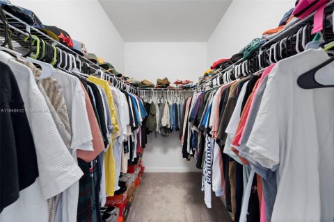 House in Hialeah, Florida 4 bedrooms, 201.97 sq.m. № 1980151 - photo 25