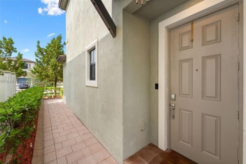 House in Hialeah, Florida 4 bedrooms, 201.97 sq.m. № 1980151 - photo 5