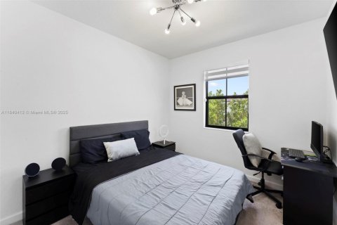 House in Hialeah, Florida 4 bedrooms, 201.97 sq.m. № 1980151 - photo 16