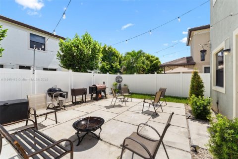 House in Hialeah, Florida 4 bedrooms, 201.97 sq.m. № 1980151 - photo 28