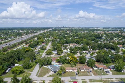 House in Orlando, Florida 4 bedrooms, 133.13 sq.m. № 1797190 - photo 10