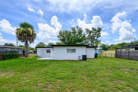 House in Orlando, Florida 4 bedrooms, 133.13 sq.m. № 1797190 - photo 4