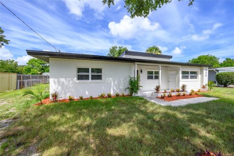 House in Orlando, Florida 4 bedrooms, 133.13 sq.m. № 1797190 - photo 2