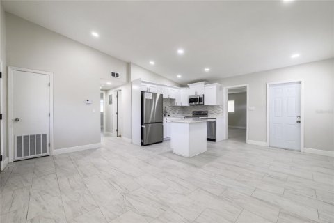House in Orlando, Florida 4 bedrooms, 133.13 sq.m. № 1797190 - photo 15