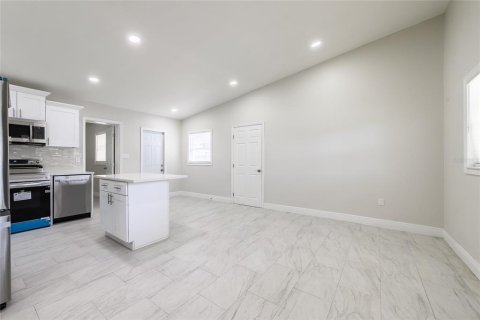House in Orlando, Florida 4 bedrooms, 133.13 sq.m. № 1797190 - photo 18