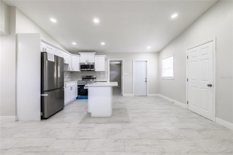 House in Orlando, Florida 4 bedrooms, 133.13 sq.m. № 1797190 - photo 16