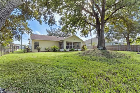 House in Port St. Lucie, Florida 3 bedrooms, 149.94 sq.m. № 2421382 - photo 25