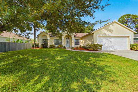 House in Port St. Lucie, Florida 3 bedrooms, 149.94 sq.m. № 2421382