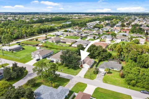 House in Port St. Lucie, Florida 3 bedrooms, 149.94 sq.m. № 2421382 - photo 27