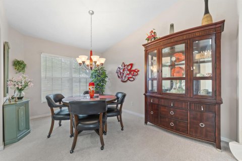 House in Port St. Lucie, Florida 3 bedrooms, 149.94 sq.m. № 2421382 - photo 13
