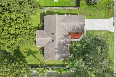House in Port St. Lucie, Florida 3 bedrooms, 149.94 sq.m. № 2421382 - photo 24