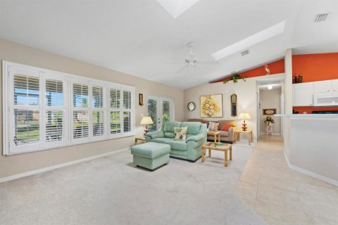 House in Port St. Lucie, Florida 3 bedrooms, 149.94 sq.m. № 2421382 - photo 8