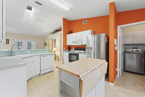 House in Port St. Lucie, Florida 3 bedrooms, 149.94 sq.m. № 2421382 - photo 11