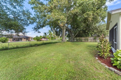House in Port St. Lucie, Florida 3 bedrooms, 149.94 sq.m. № 2421382 - photo 26