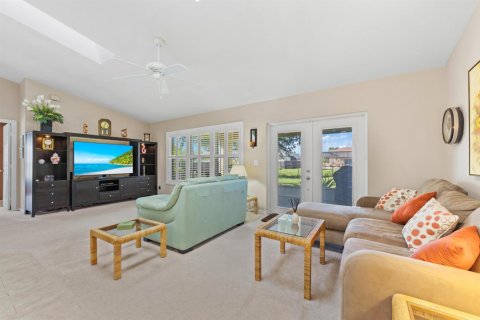 House in Port St. Lucie, Florida 3 bedrooms, 149.94 sq.m. № 2421382 - photo 6