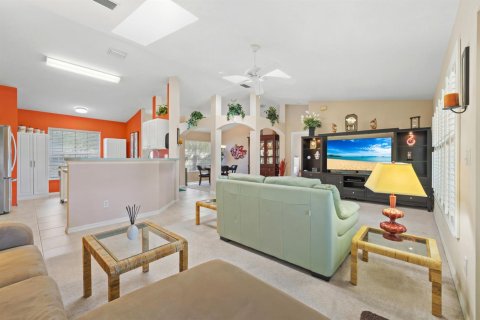 House in Port St. Lucie, Florida 3 bedrooms, 149.94 sq.m. № 2421382 - photo 7