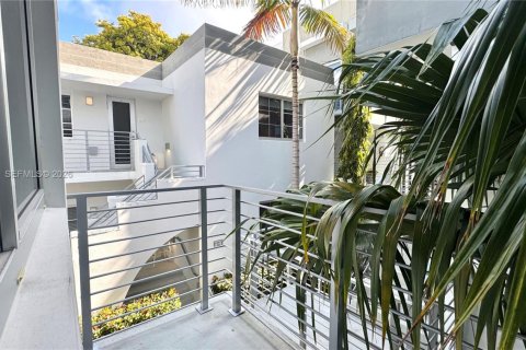 Apartment in Miami Beach, Florida 1 bedroom, 69.68 sq.m. № 2069621 - photo 8